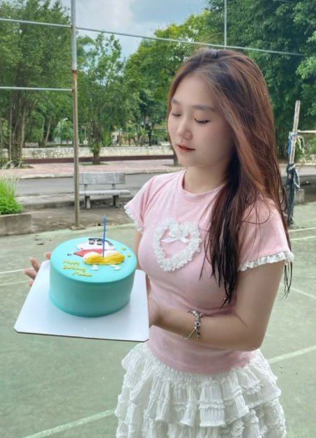 Ảnh bìa của Hoàng Linh