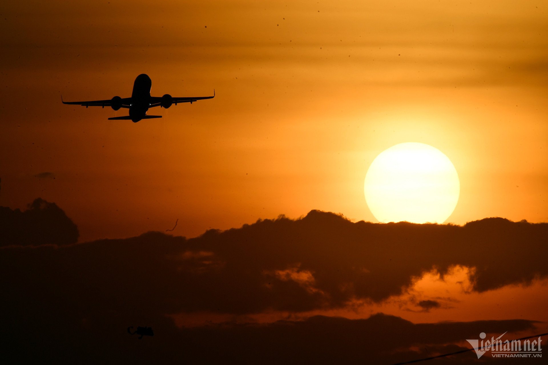 Thời tiết Hà Nội 3 ngày tới: Nắng nóng đỉnh điểm 41 độ, rồi đón không khí lạnh